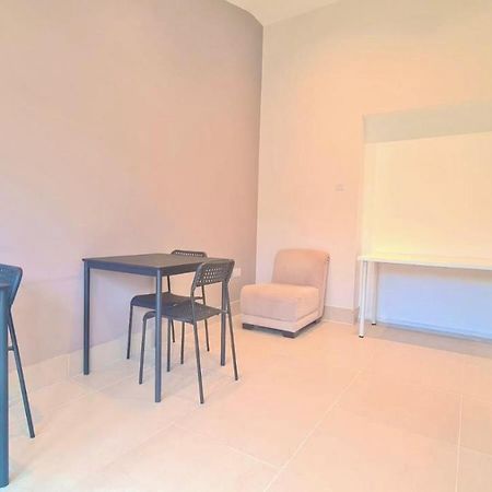 Cosy Room In East Ham London Exteriör bild