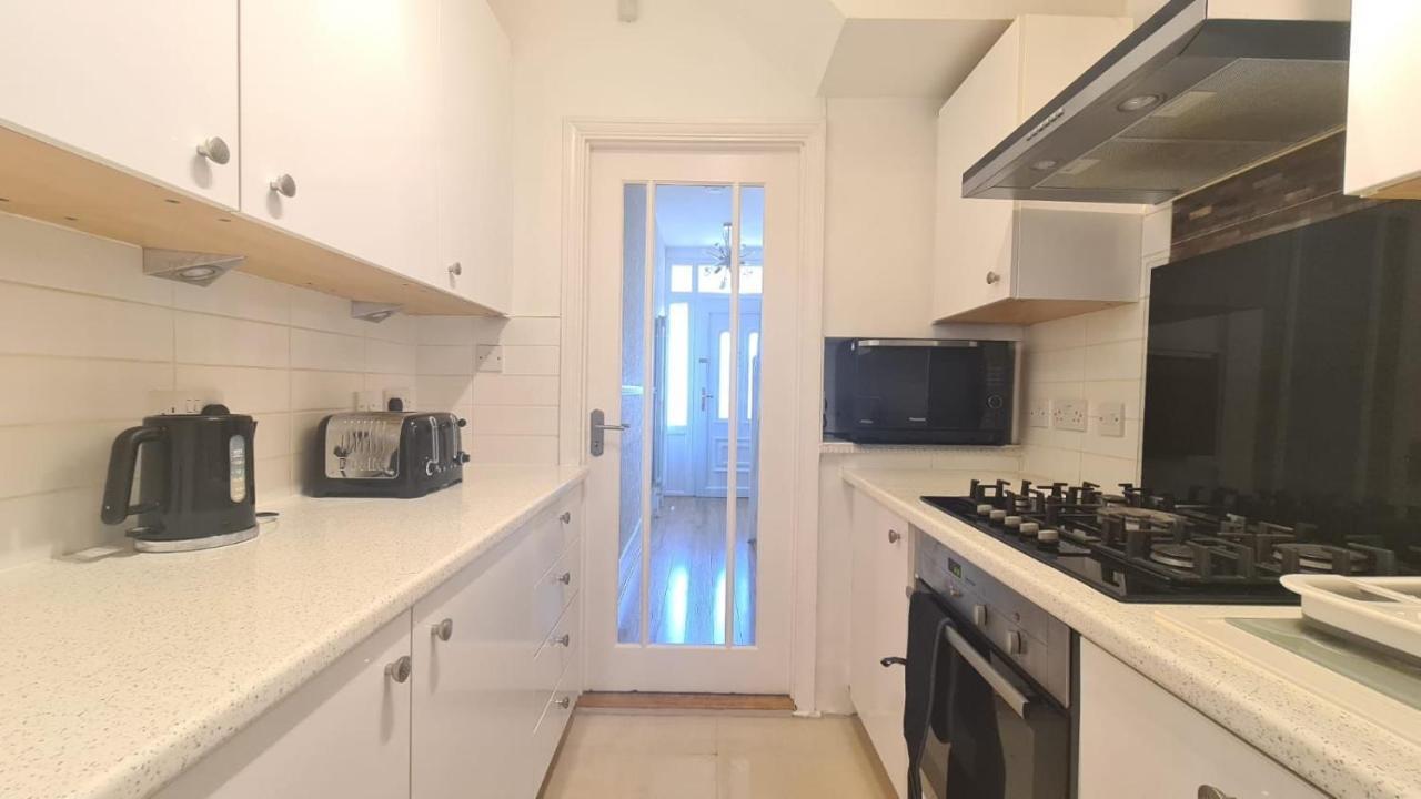Cosy Room In East Ham London Exteriör bild