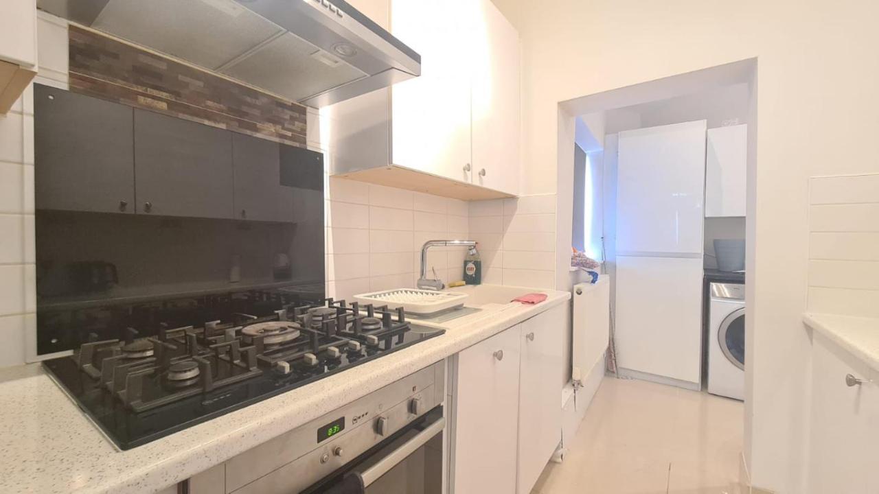 Cosy Room In East Ham London Exteriör bild